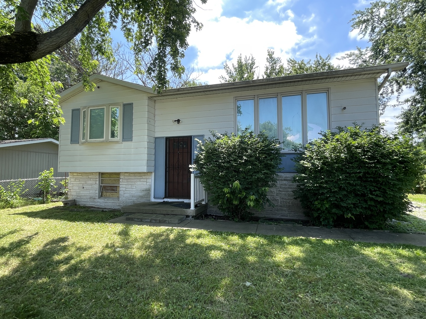 3265 Robin Drive