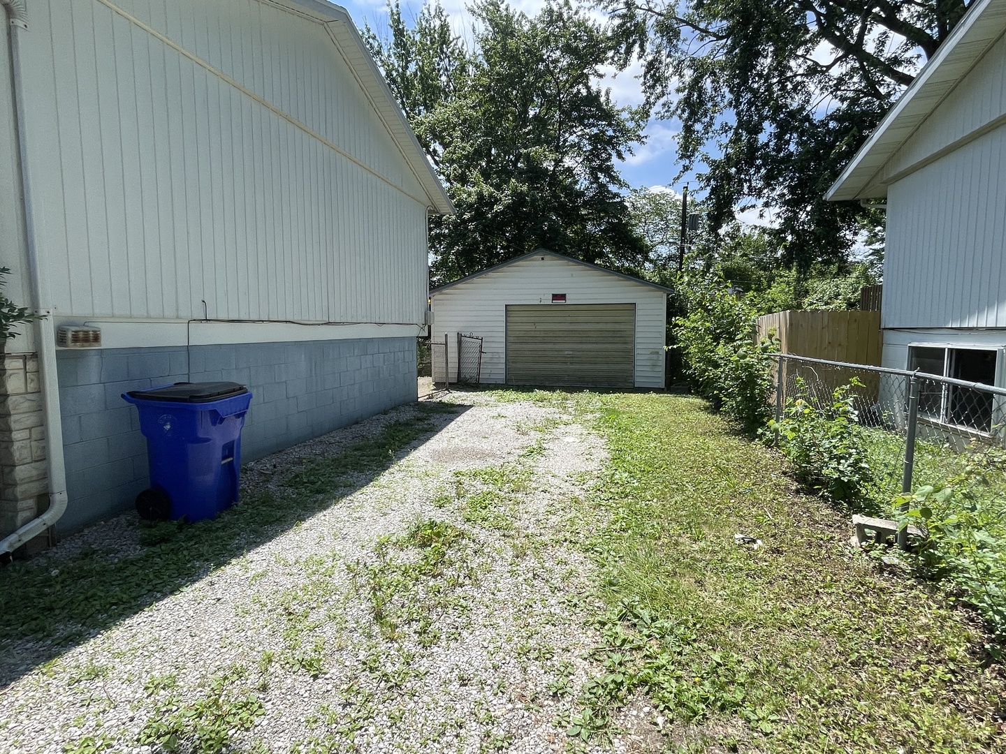 3265 Robin Drive