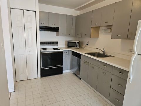 Tiny photo for 6 Villa Verde Drive #103, Buffalo Grove, IL 60089 (MLS # 12498716)
