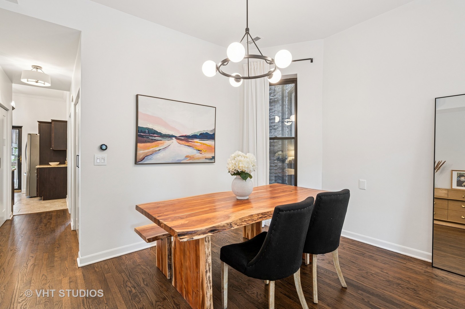 850 W Cornelia Avenue 102