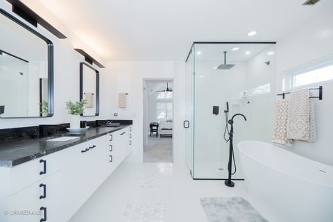 Tiny photo for 7100 N SIOUX Avenue, Chicago, IL 60646 (MLS # 12587474)