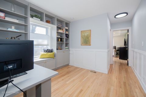 Tiny photo for 7100 N SIOUX Avenue, Chicago, IL 60646 (MLS # 12587474)