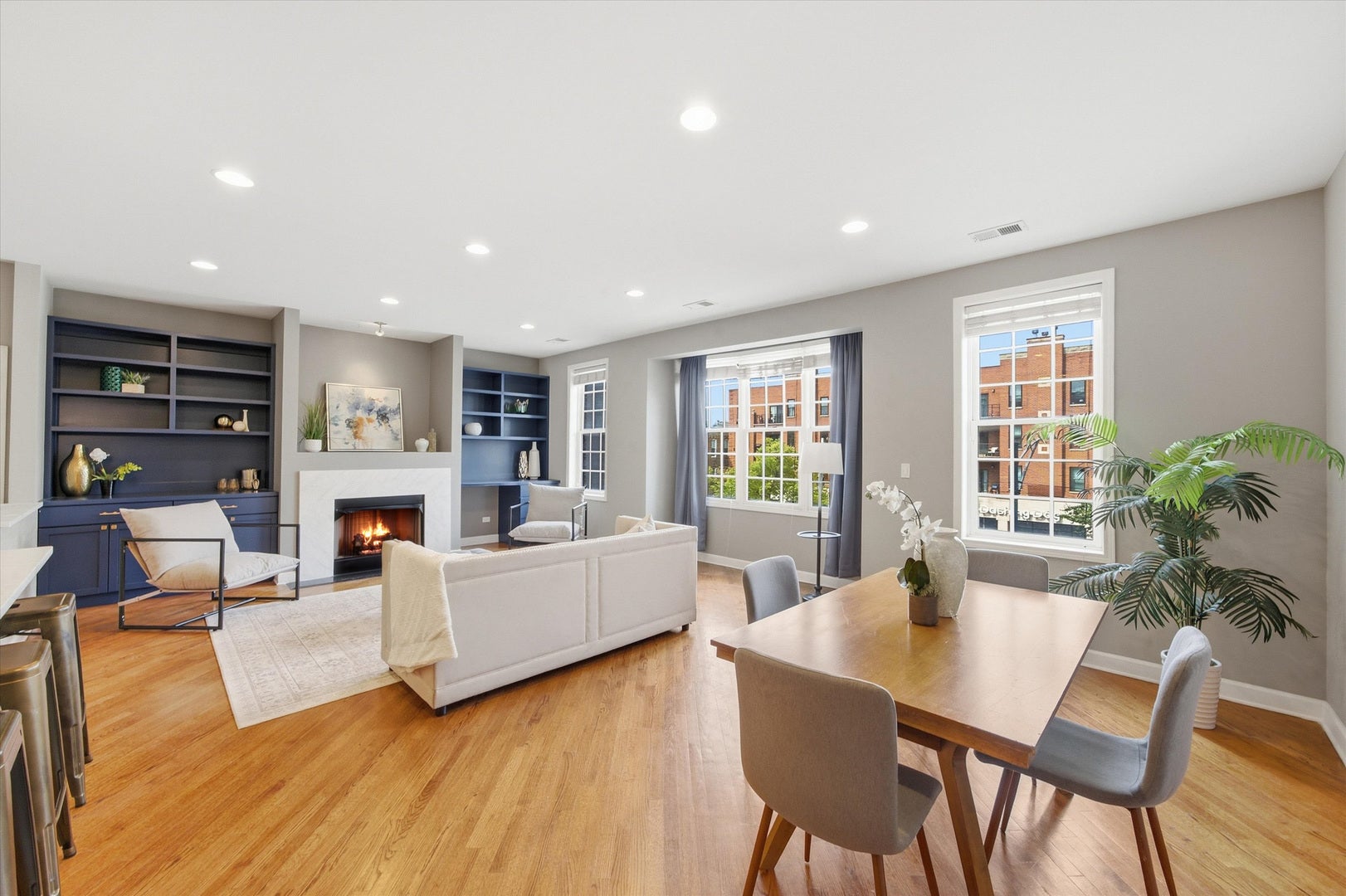 2035 W Division Street 3