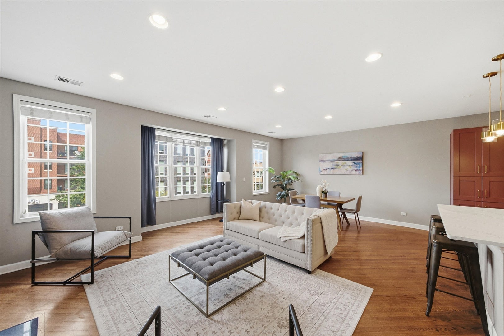 2035 W Division Street 3