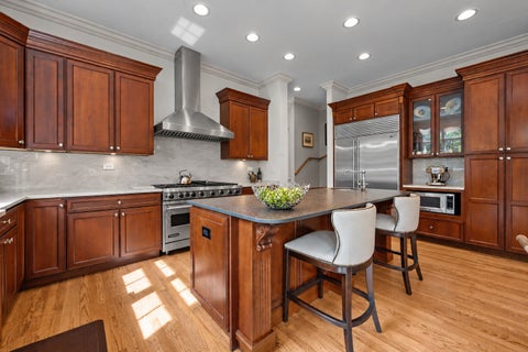 Tiny photo for 911 Queens Lane, Glenview, IL 60025 (MLS # 12740615)
