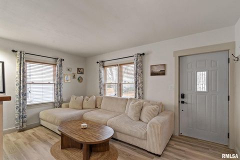 Tiny photo for 3118 9 1/2 Street, Rock Island, IL 61201 (MLS # QC4269666)