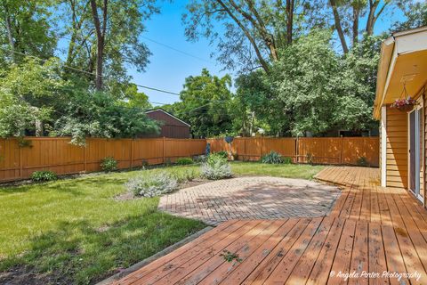 Tiny photo for 451 S Lakeshore Drive, Mundelein, IL 60060 (MLS # 12676354)