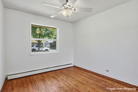 Tiny photo for 451 S Lakeshore Drive, Mundelein, IL 60060 (MLS # 12676354)