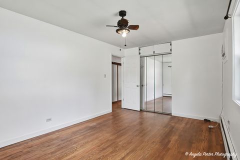 Tiny photo for 451 S Lakeshore Drive, Mundelein, IL 60060 (MLS # 12676354)