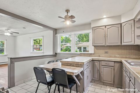 Tiny photo for 451 S Lakeshore Drive, Mundelein, IL 60060 (MLS # 12676354)