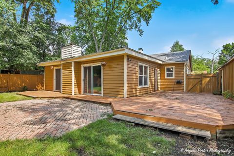 Tiny photo for 451 S Lakeshore Drive, Mundelein, IL 60060 (MLS # 12676354)