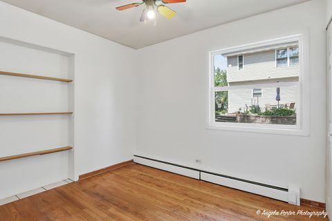 Tiny photo for 451 S Lakeshore Drive, Mundelein, IL 60060 (MLS # 12676354)