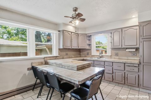 Tiny photo for 451 S Lakeshore Drive, Mundelein, IL 60060 (MLS # 12676354)