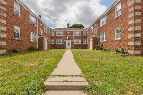 Photo of 2133 W Highland Avenue #2, Chicago, IL 60659 (MLS # 12607413)