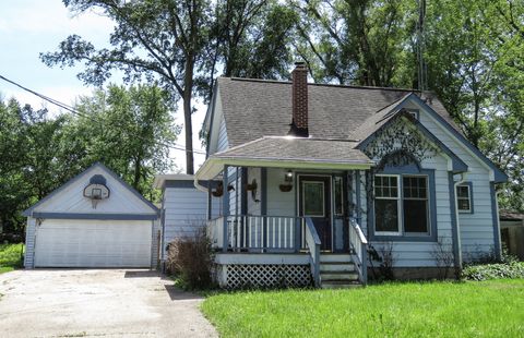 Single Family Residence in Island Lake IL 309 Hickory Terrace.jpg