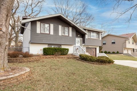 Photo of 618 Boxwood Drive, Schaumburg, IL 60193 (MLS # 12586220)