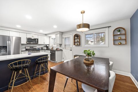 Tiny photo for 618 Boxwood Drive, Schaumburg, IL 60193 (MLS # 12586220)