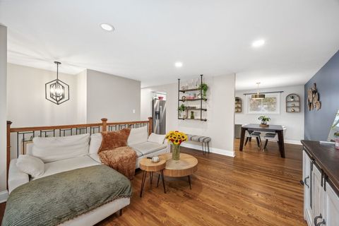 Tiny photo for 618 Boxwood Drive, Schaumburg, IL 60193 (MLS # 12586220)