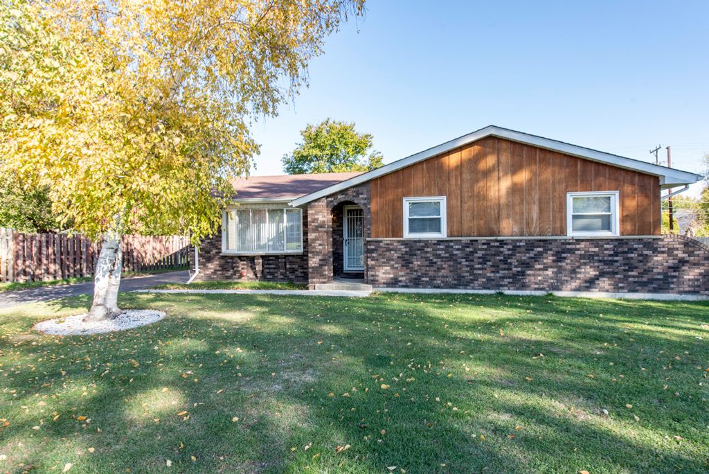 Photo for 38697 N Cedar Avenue N, Beach Park, IL 60099 (MLS # 12507186)