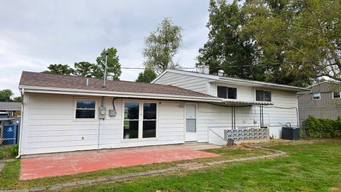 Tiny photo for 20 W Oak Park Drive, Centralia, IL 62801 (MLS # 12746984)
