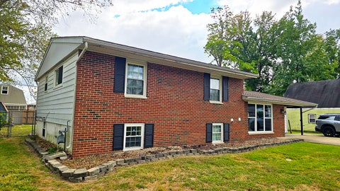 Tiny photo for 20 W Oak Park Drive, Centralia, IL 62801 (MLS # 12746984)