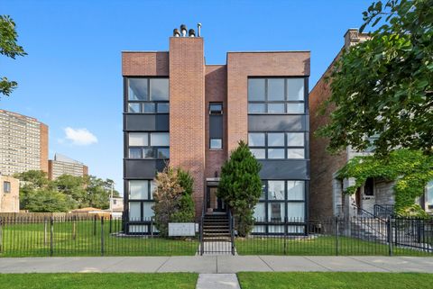 Photo of 450 E Bowen Avenue #1E, Chicago, IL 60653 (MLS # 12470087)