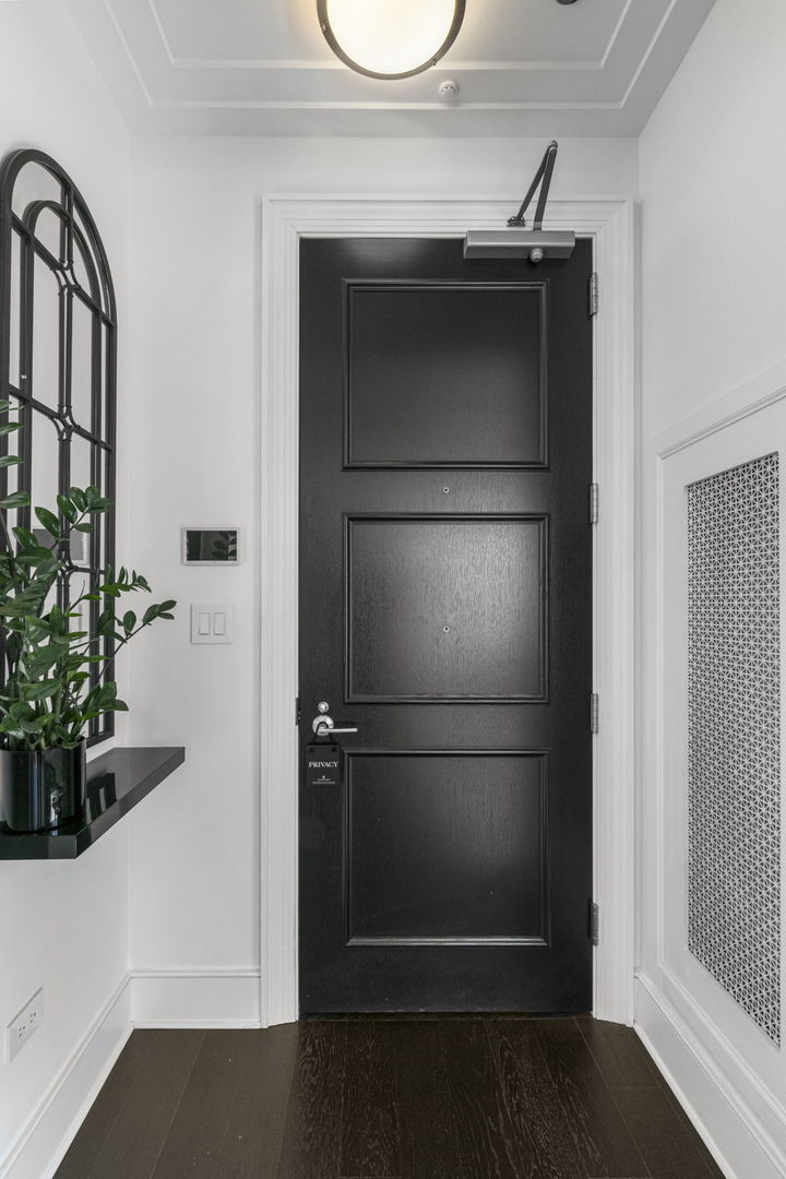 118 E Erie Street 25D