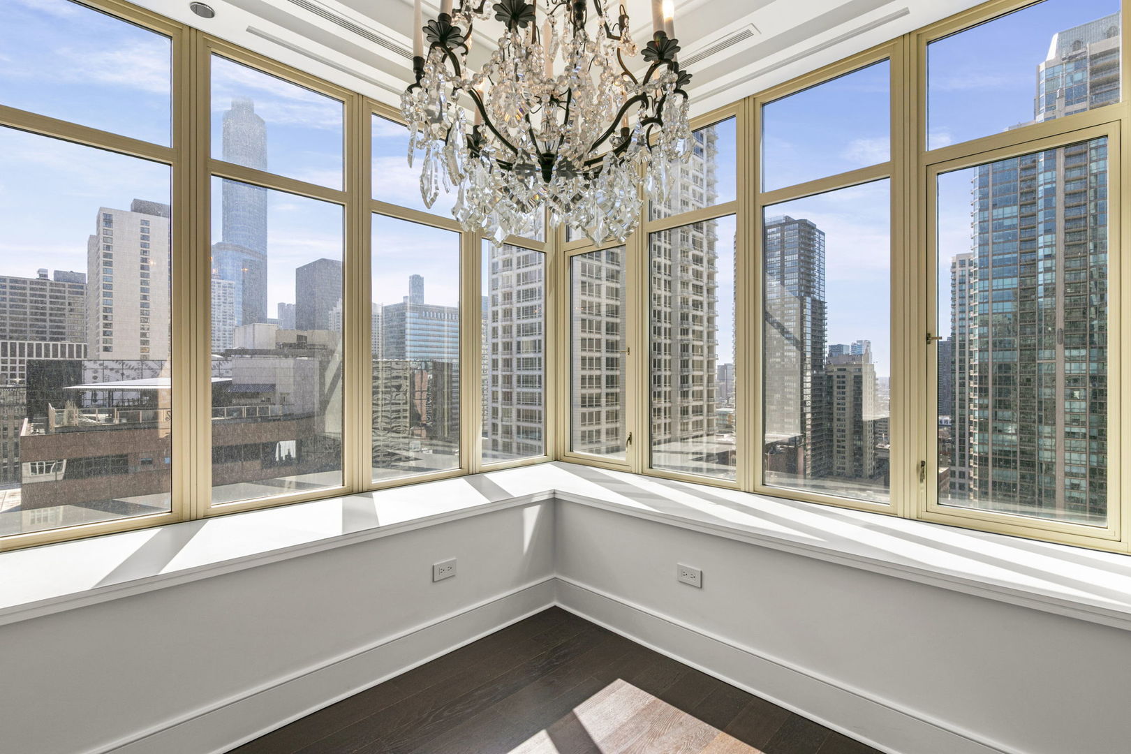 118 E Erie Street 25D