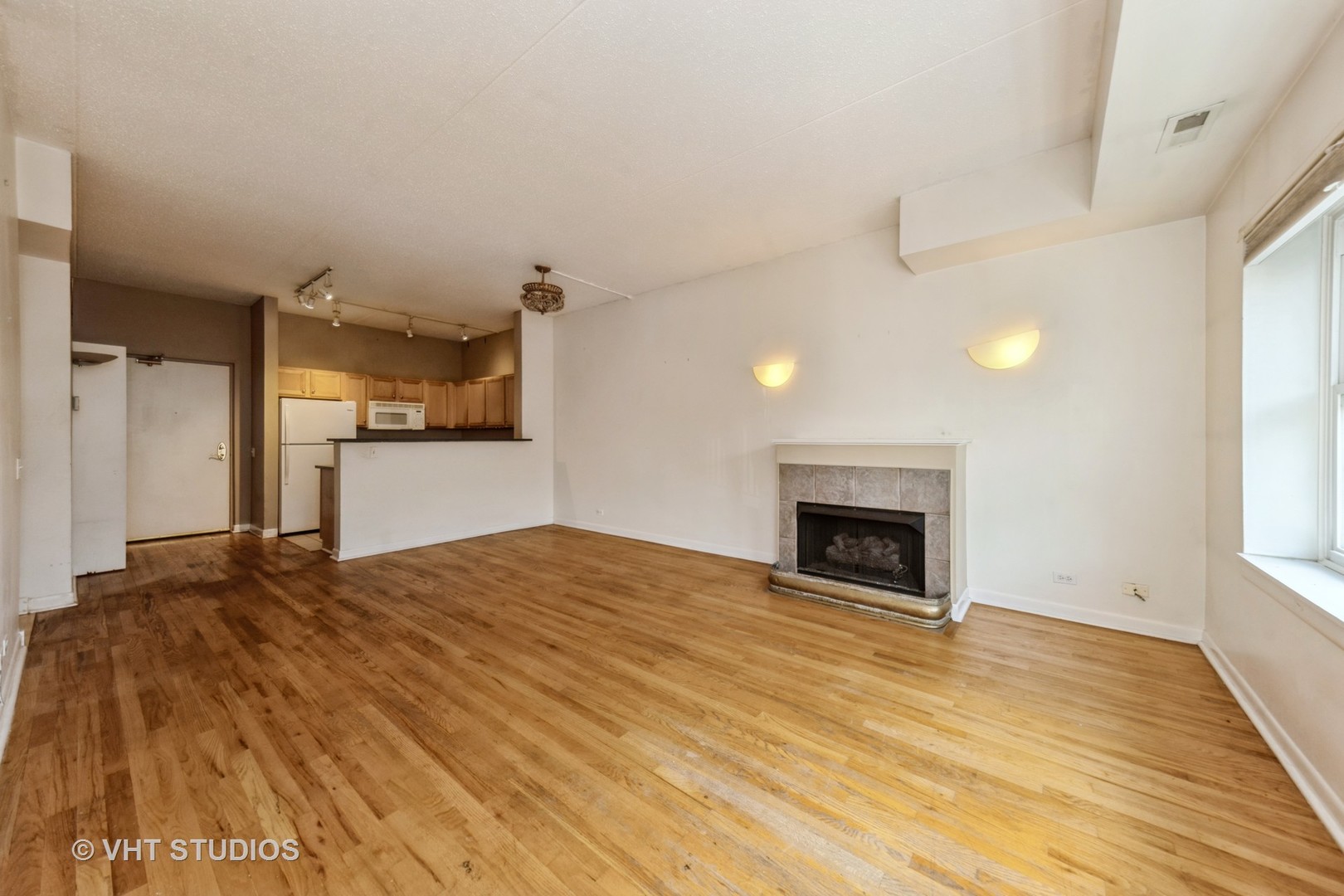7625 N Eastlake Terrace 104