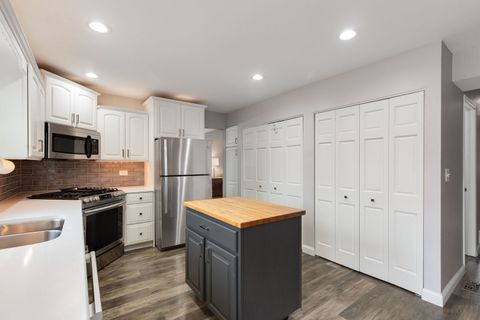 Tiny photo for 1015 Confederation Drive, Bartlett, IL 60103 (MLS # 12592678)