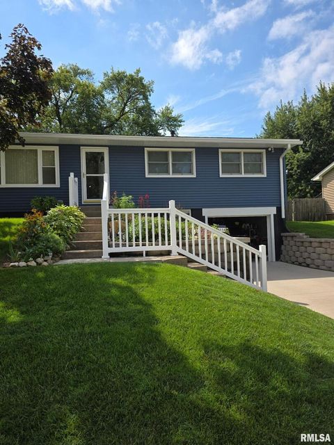 Tiny photo for 8114 9TH Street W, Rock Island, IL 61201 (MLS # QC4269670)
