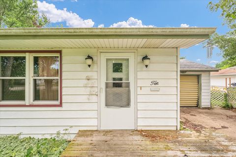 Tiny photo for 10 Park Lawn Street, Paxton, IL 60957 (MLS # 12398250)