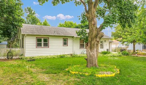 Tiny photo for 10 Park Lawn Street, Paxton, IL 60957 (MLS # 12398250)