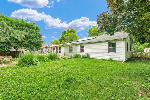 Tiny photo for 10 Park Lawn Street, Paxton, IL 60957 (MLS # 12398250)