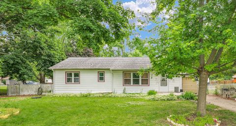 Photo of 10 Park Lawn Street, Paxton, IL 60957 (MLS # 12398250)