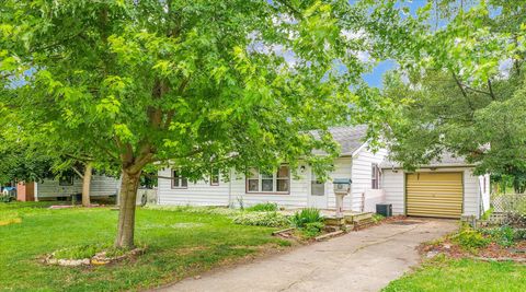 Tiny photo for 10 Park Lawn Street, Paxton, IL 60957 (MLS # 12398250)