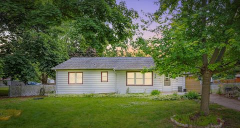 Tiny photo for 10 Park Lawn Street, Paxton, IL 60957 (MLS # 12398250)