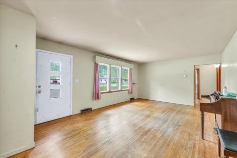 Tiny photo for 10 Park Lawn Street, Paxton, IL 60957 (MLS # 12398250)
