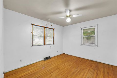 Tiny photo for 10 Park Lawn Street, Paxton, IL 60957 (MLS # 12398250)