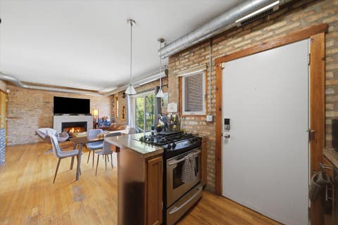 Tiny photo for 1221 W Greenleaf Avenue #3S, Chicago, IL 60626 (MLS # 12725213)
