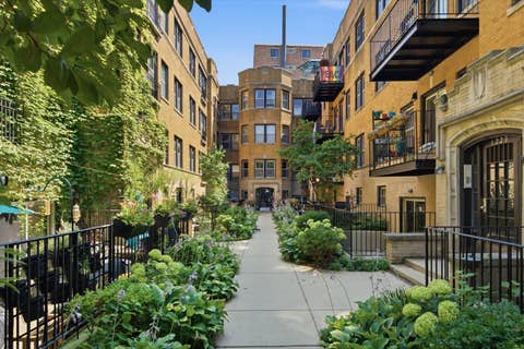 Tiny photo for 1221 W Greenleaf Avenue #3S, Chicago, IL 60626 (MLS # 12725213)