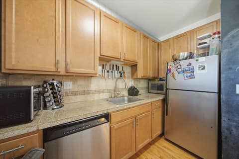 Tiny photo for 1221 W Greenleaf Avenue #3S, Chicago, IL 60626 (MLS # 12725213)