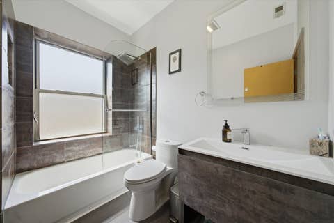 Tiny photo for 1221 W Greenleaf Avenue #3S, Chicago, IL 60626 (MLS # 12725213)
