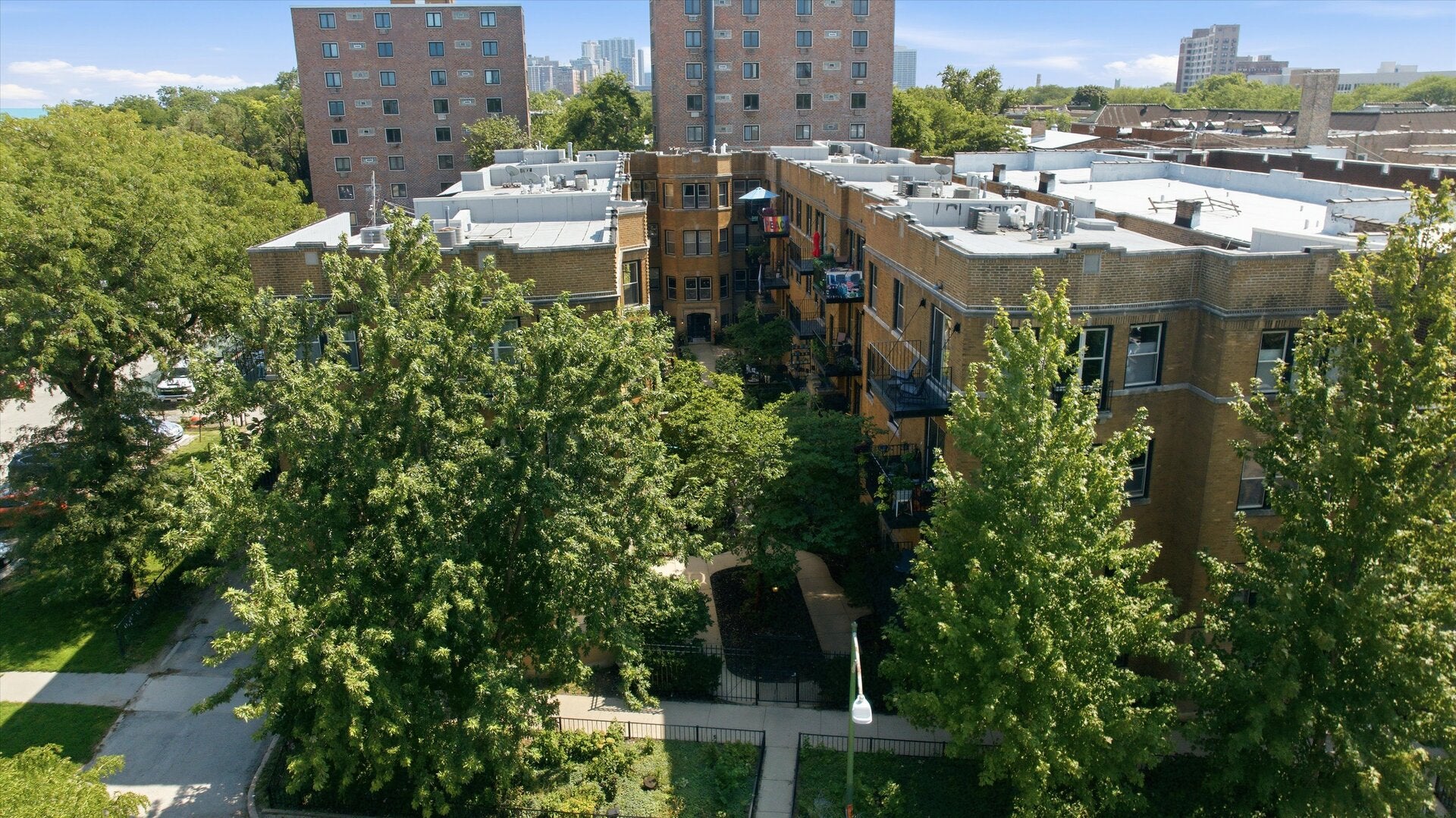 1221 W Greenleaf Avenue 3S