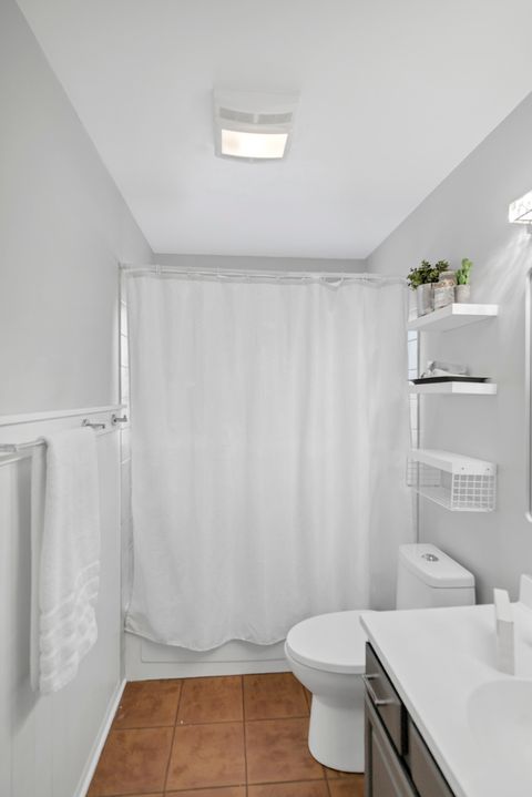 Tiny photo for 1809 Maplewood Court, Lindenhurst, IL 60046 (MLS # 12571021)