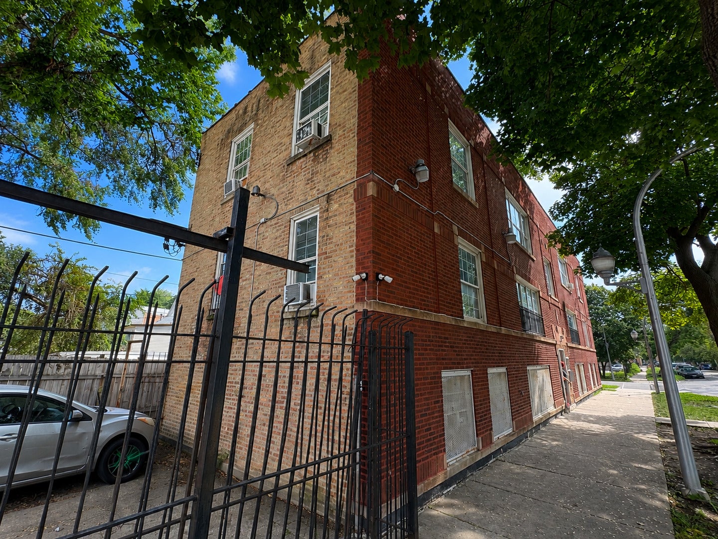 3734 W IOWA Avenue