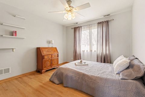 Tiny photo for 2975 Glenview Road, Glenview, IL 60025 (MLS # 12598856)