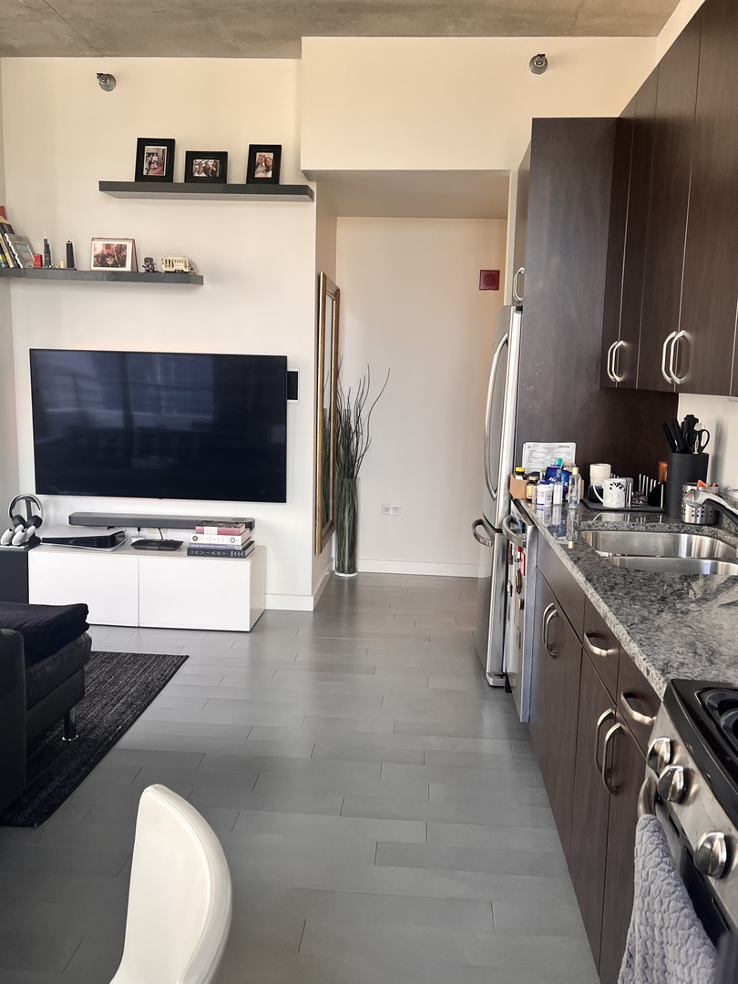 235 W Van Buren Street 2415