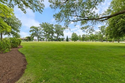 Tiny photo for 5524 S Bruner Street, Hinsdale, IL 60521 (MLS # 12677902)