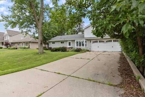Tiny photo for 5524 S Bruner Street, Hinsdale, IL 60521 (MLS # 12677902)